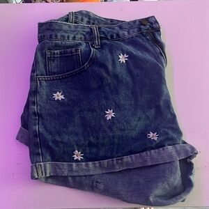 Daisy embroidered shorts